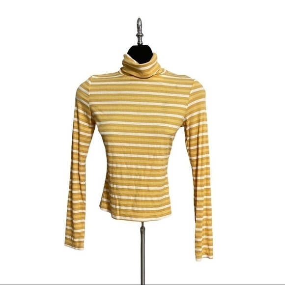 Pick 2/$25 NWT Revive Mustard Stripped Crop, Size Large - Picture 1 of 4